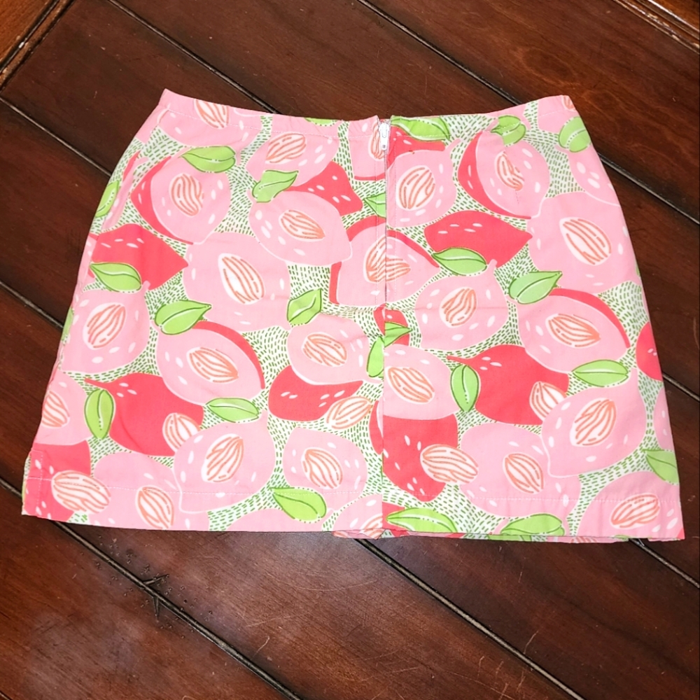 Lilly Pulitzer Pink and Green Skort with Fruit Design - Picture 2 of 4